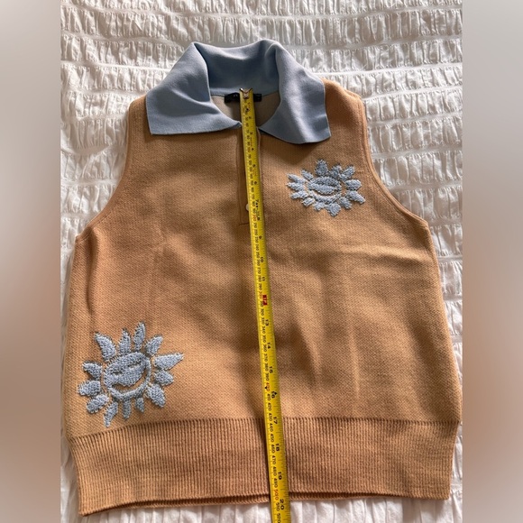 Trendyol Tan Sleeveless Sweater with Blue Collar Fun Design - Picture 11 of 11